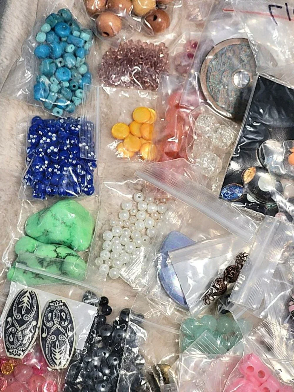 HUGE 4.11lb Destash Lot Jewelry Making Beads Findings Cabachons Various Mats #J